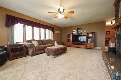 48224 266th St, Brandon, SD 57005 photo 5