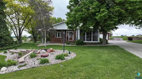 48224 266th St, Brandon, SD 57005 photo 4