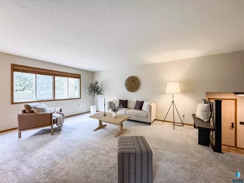2405 E 51st St, Sioux Falls, SD 57103 photo 4