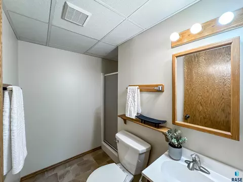 2405 E 51st St, Sioux Falls, SD 57103 photo 21