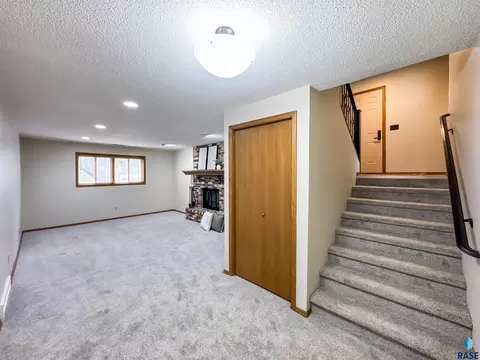 2405 E 51st St, Sioux Falls, SD 57103 photo 17