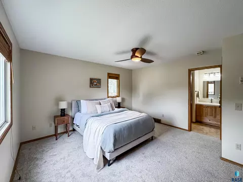 2405 E 51st St, Sioux Falls, SD 57103 photo 14