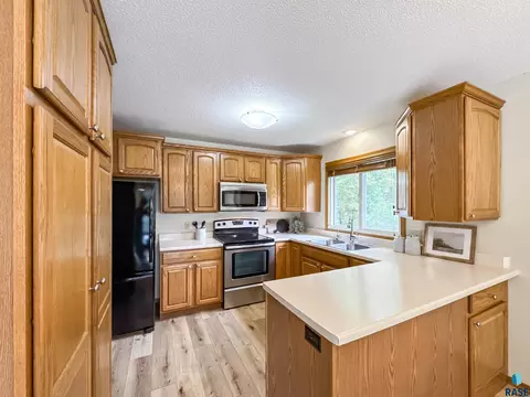2405 E 51st St, Sioux Falls, SD 57103 photo 6