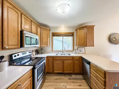 2405 E 51st St, Sioux Falls, SD 57103 photo 7