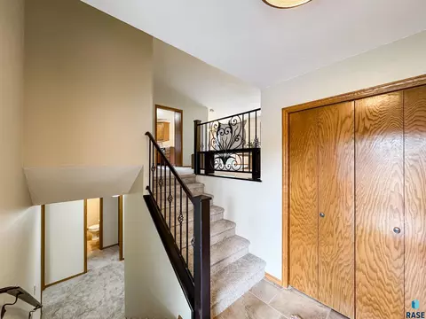 2405 E 51st St, Sioux Falls, SD 57103 photo 3