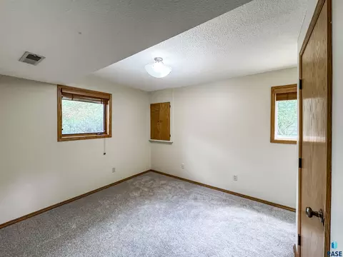 2405 E 51st St, Sioux Falls, SD 57103 photo 22