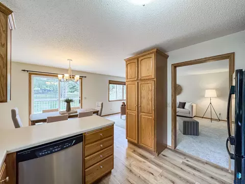 2405 E 51st St, Sioux Falls, SD 57103 photo 9