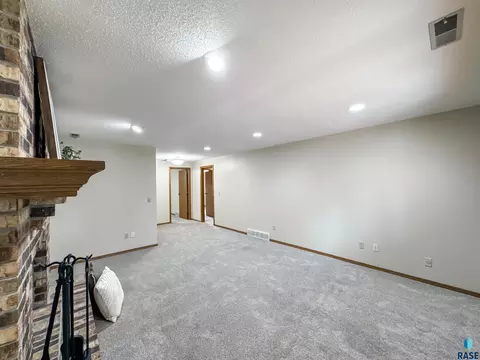 2405 E 51st St, Sioux Falls, SD 57103 photo 19