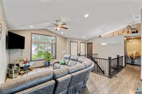 1716 E Tracy Ln, Sioux Falls, SD 57103 photo 6