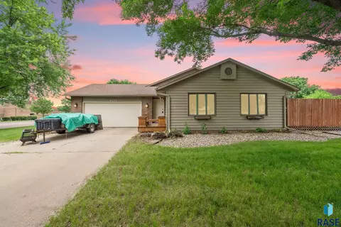 4413 S Holbrook Ave, Sioux Falls, SD 57106