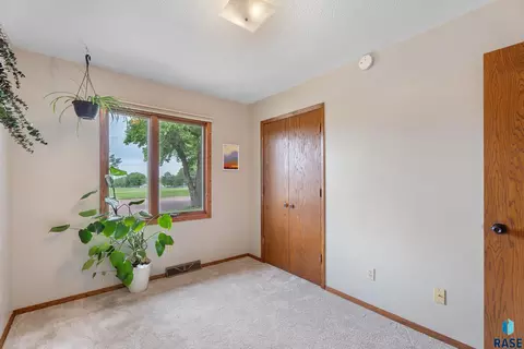 4201 E 22nd St, Sioux Falls, SD 57103 photo 5