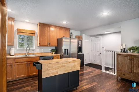 902 S Grant Ave, Madison, SD 57042 photo 7