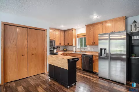 902 S Grant Ave, Madison, SD 57042 photo 8