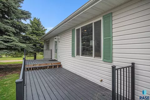 902 S Grant Ave, Madison, SD 57042 photo 23