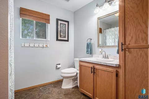 902 S Grant Ave, Madison, SD 57042 photo 12