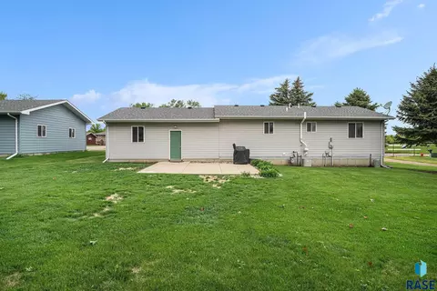 902 S Grant Ave, Madison, SD 57042 photo 25