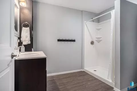 902 S Grant Ave, Madison, SD 57042 photo 18