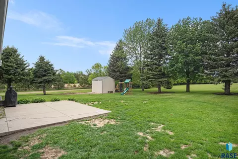 902 S Grant Ave, Madison, SD 57042 photo 27