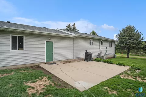 902 S Grant Ave, Madison, SD 57042 photo 24