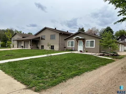 502 E 4th St, Canton, SD 57013 photo 1