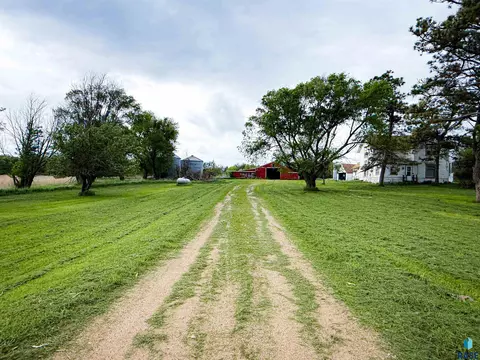 23171 434th Ave, Howard, SD 57349 photo 3