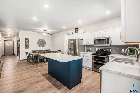 2701 E Meadowside Pl, Sioux Falls, SD 57108 photo 8