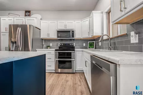 2701 E Meadowside Pl, Sioux Falls, SD 57108 photo 11