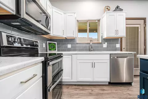 2701 E Meadowside Pl, Sioux Falls, SD 57108 photo 12