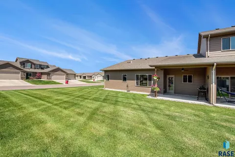 2701 E Meadowside Pl, Sioux Falls, SD 57108 photo 23