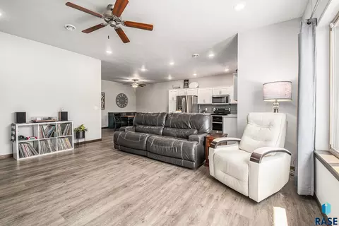 2701 E Meadowside Pl, Sioux Falls, SD 57108 photo 4