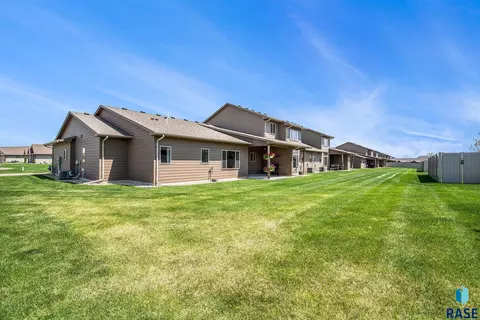 2701 E Meadowside Pl, Sioux Falls, SD 57108 photo 24