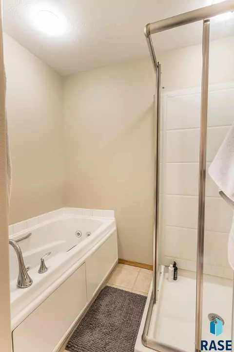 7104 S Mogen Ave, Sioux Falls, SD 57108 photo 13