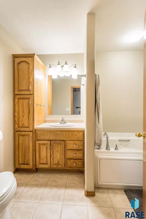 7104 S Mogen Ave, Sioux Falls, SD 57108 photo 12