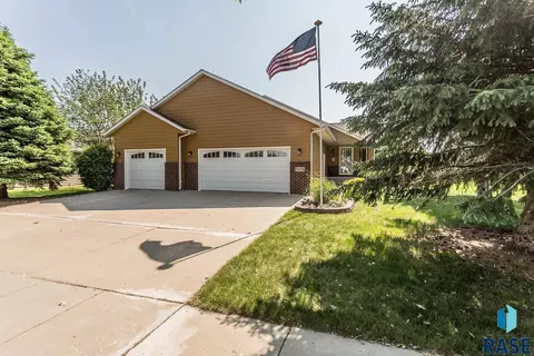 7104 S Mogen Ave, Sioux Falls, SD 57108 photo 3