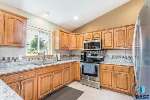 7104 S Mogen Ave, Sioux Falls, SD 57108 photo 9