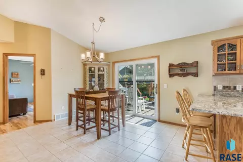7104 S Mogen Ave, Sioux Falls, SD 57108 photo 10