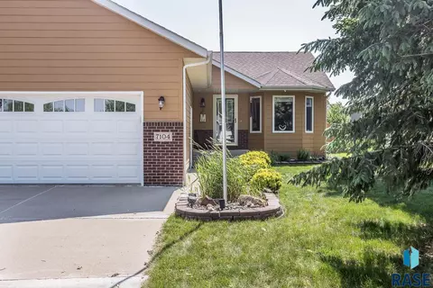 7104 S Mogen Ave, Sioux Falls, SD 57108 photo 2