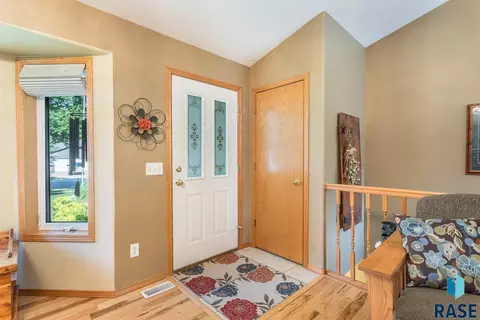7104 S Mogen Ave, Sioux Falls, SD 57108 photo 5