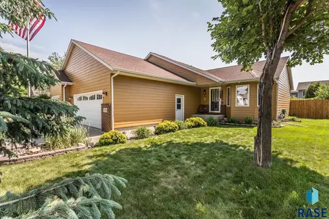 7104 S Mogen Ave, Sioux Falls, SD 57108 photo 4