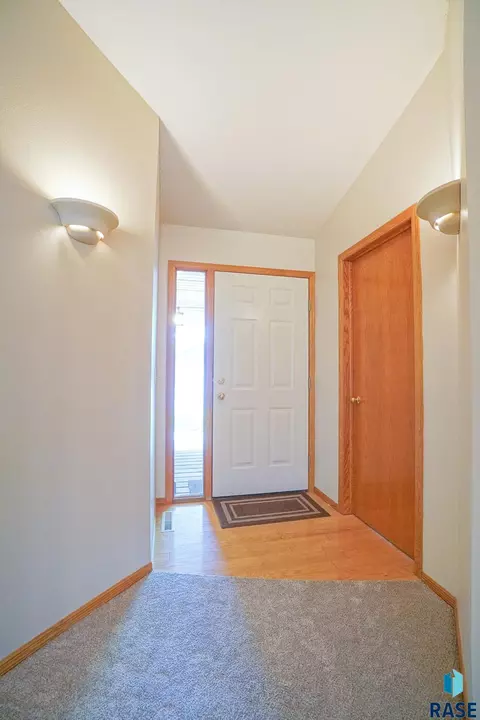1601 E 63rd St, Sioux Falls, SD 57108 photo 2