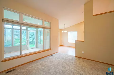 1601 E 63rd St, Sioux Falls, SD 57108 photo 4