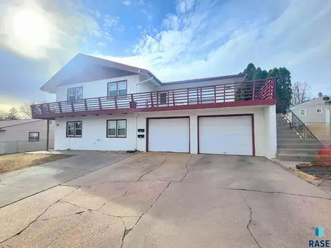 3605 E 18 St, Sioux Falls, SD 57103 photo 1