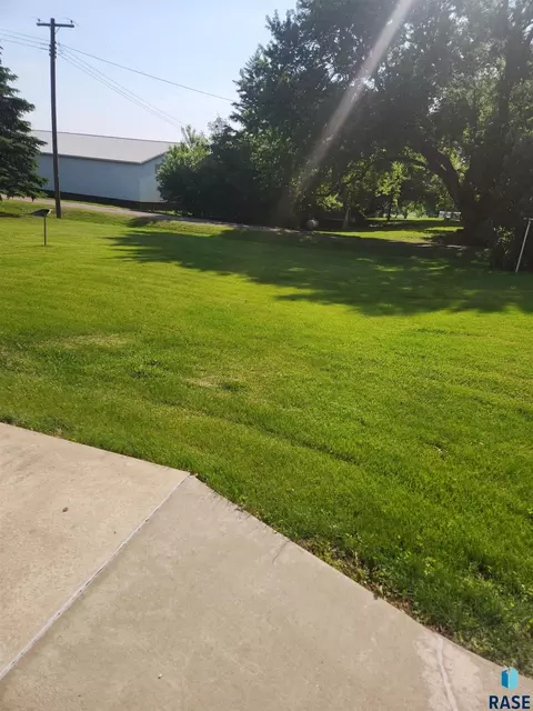 313 E 2nd St, Hills, MN 56138 photo 23