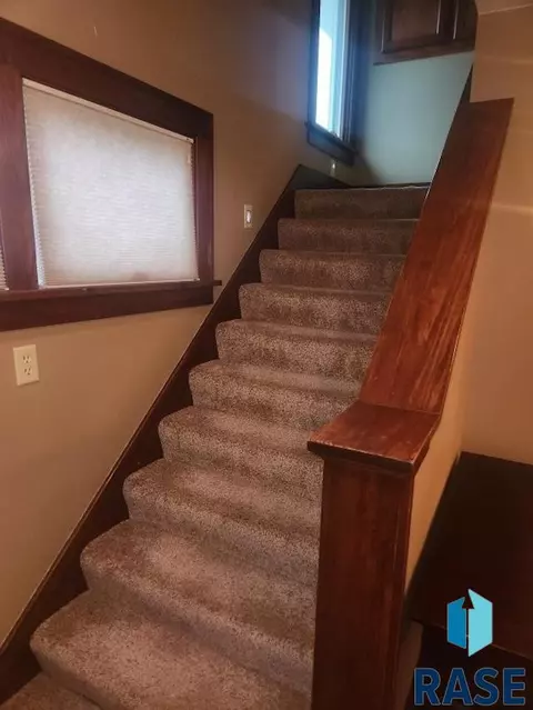 313 E 2nd St, Hills, MN 56138 photo 9