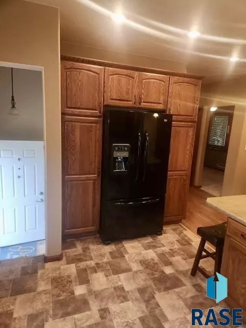 313 E 2nd St, Hills, MN 56138 photo 3