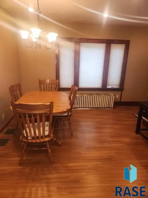 313 E 2nd St, Hills, MN 56138 photo 5