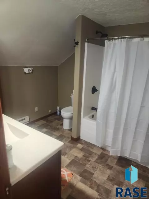 313 E 2nd St, Hills, MN 56138 photo 7