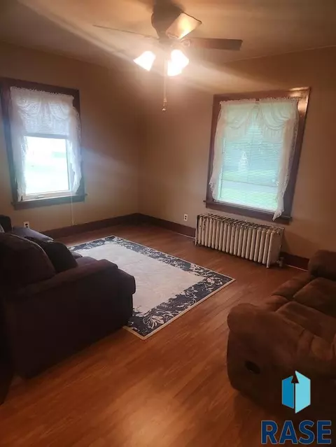 313 E 2nd St, Hills, MN 56138 photo 8