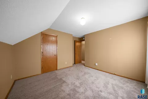 907 S Spring Ave, Sioux Falls, SD 57104 photo 19
