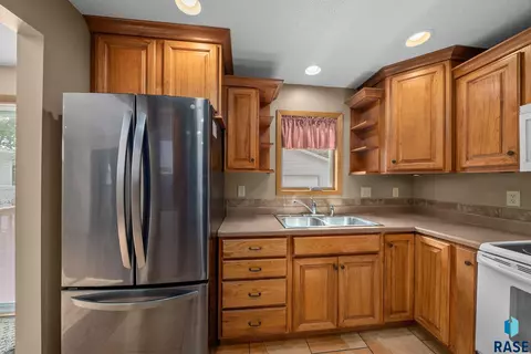 907 S Spring Ave, Sioux Falls, SD 57104 photo 9